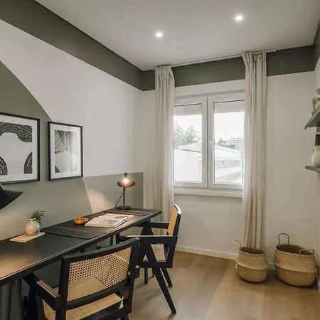 Harlem - 2 Bedrooms & Office In Alvalade 公寓 *
