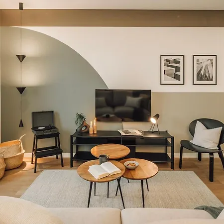 Harlem - 2 Bedrooms & Office In Alvalade